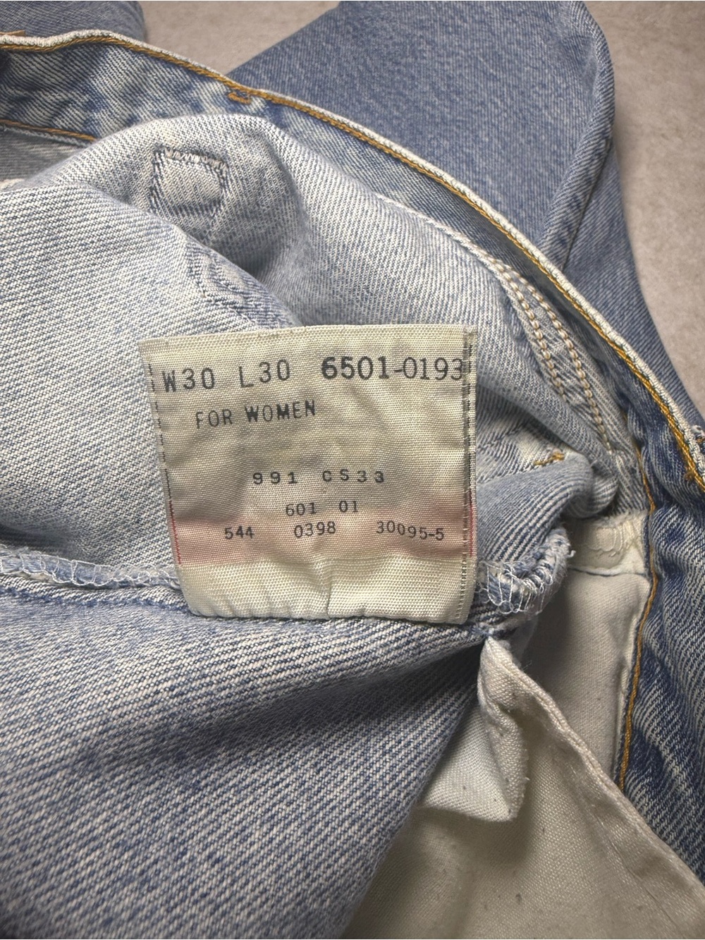 Vintage Levi's Women's 501 Light Jeans 30x30 Made in the USA El Paso Texas 1998 - Picture 11 of 13